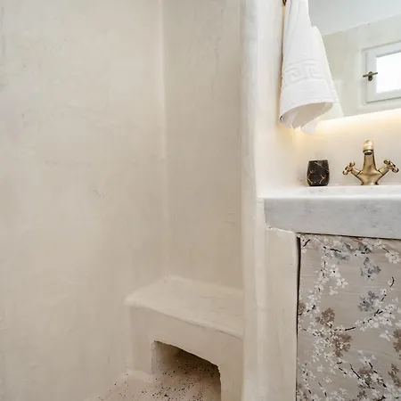 Michael's * Filótion